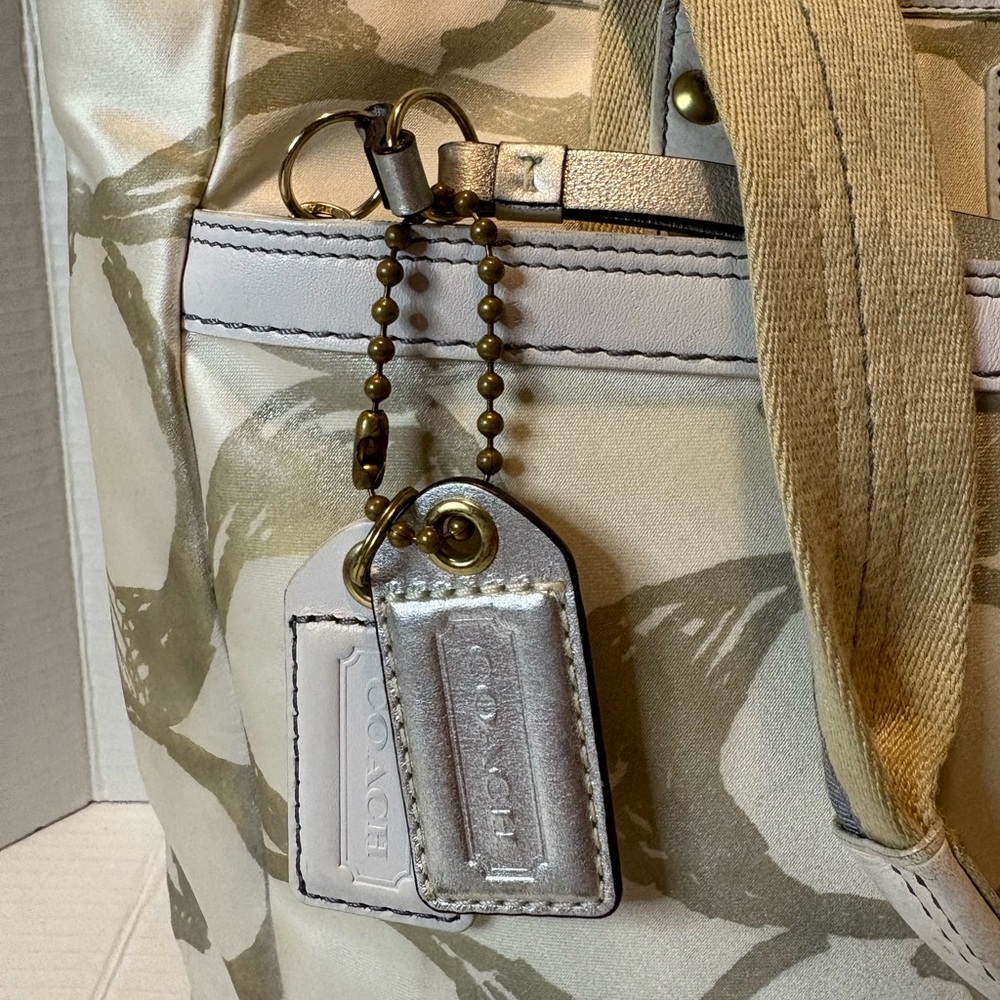 Coach Beige and Olive Tote Bag beautiful bag, come with dust bag - Picture 2 of 13